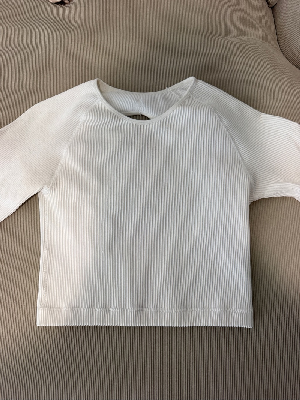 Women’s White Ribbed Long-Sleeve Crop Top - Picture 2 of 4